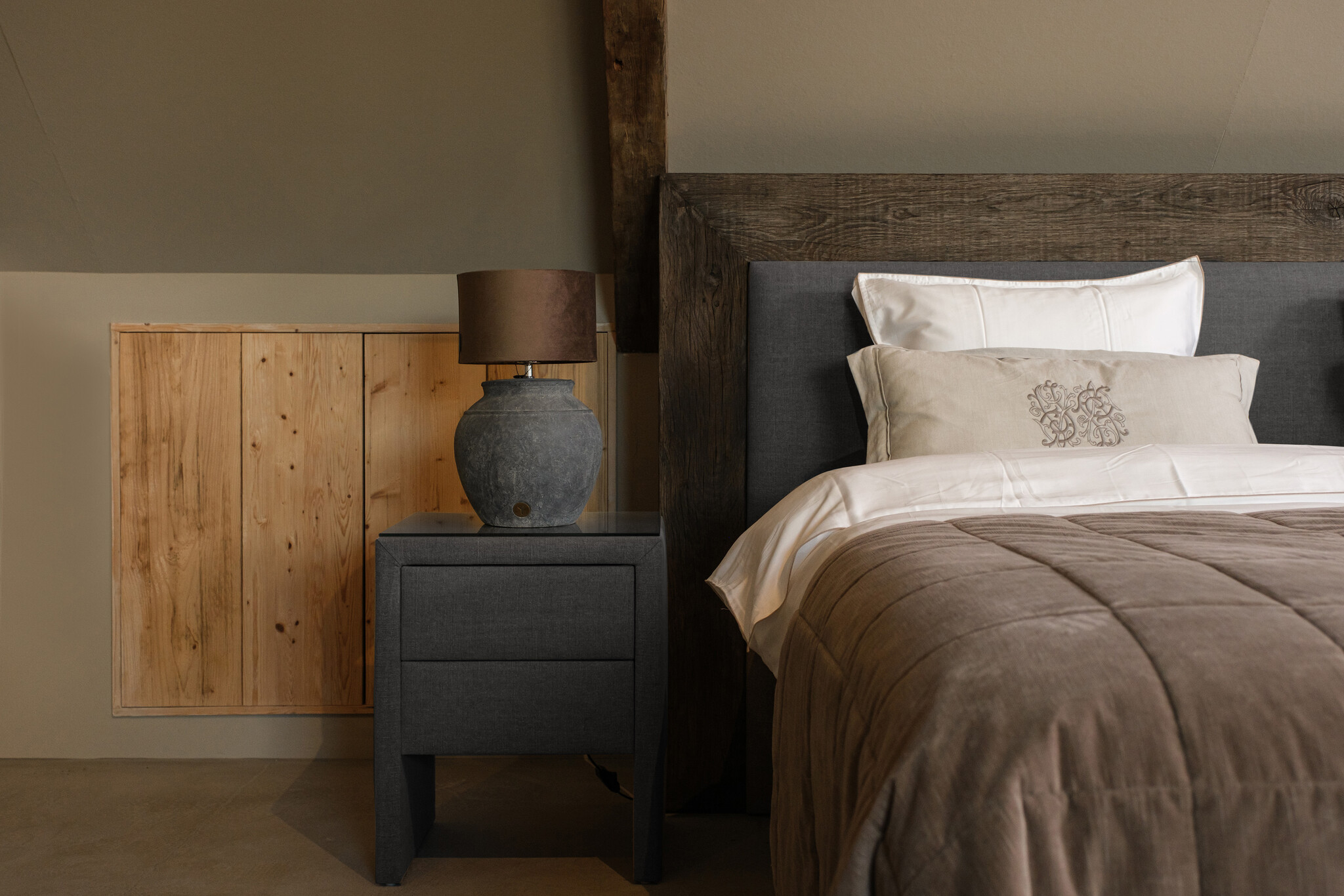 Rene Houtman Boxspring Bed Woods Oud Eikenhout Kiss Grey