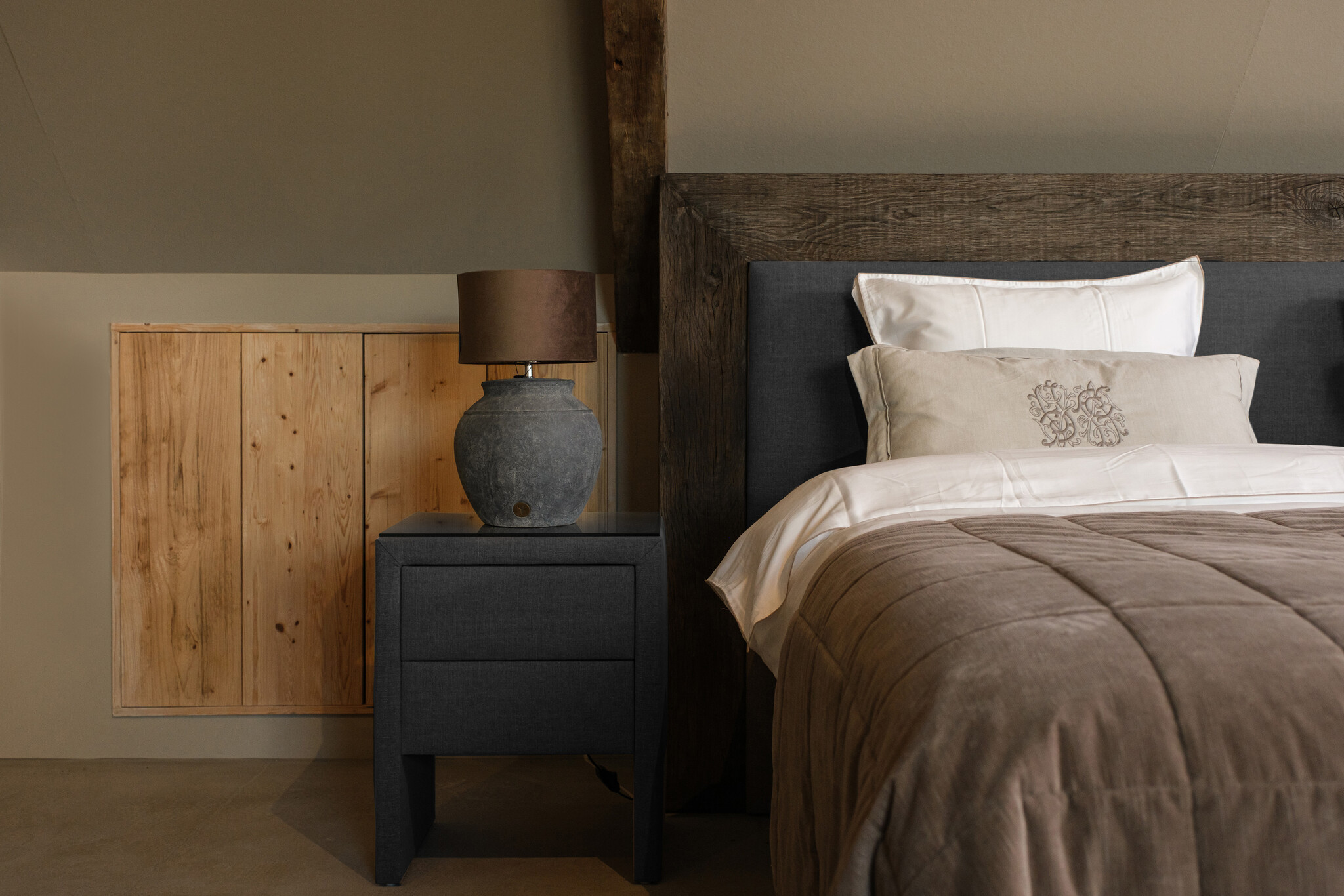 Rene Houtman Boxspring Bed Woods Oud Eikenhout Kiss Graphite