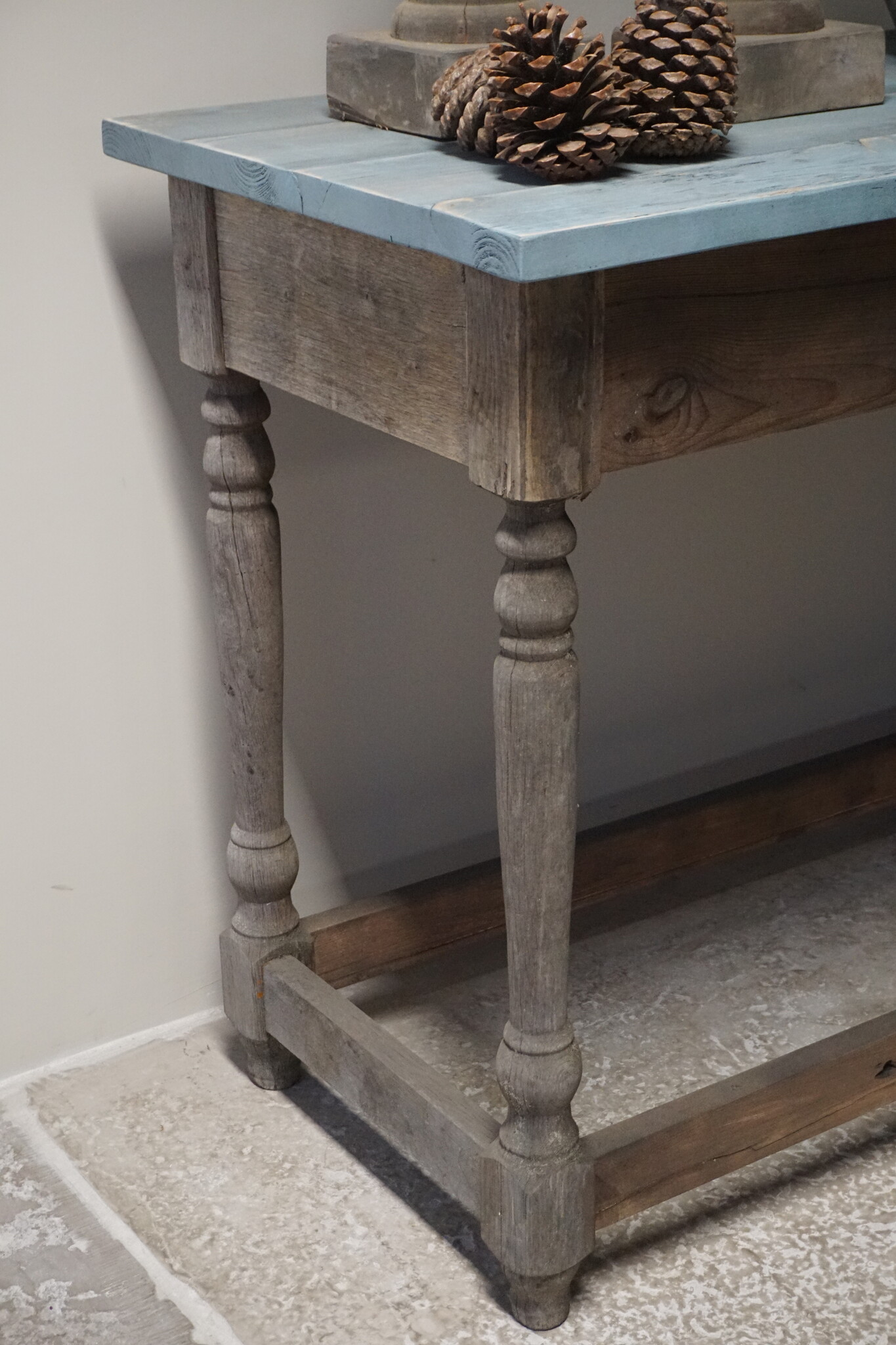 Rene Houtman Sidetable Recycled | Gekrulde Poot | Eikenhout | H90,5 x B120 x D59,5 cm