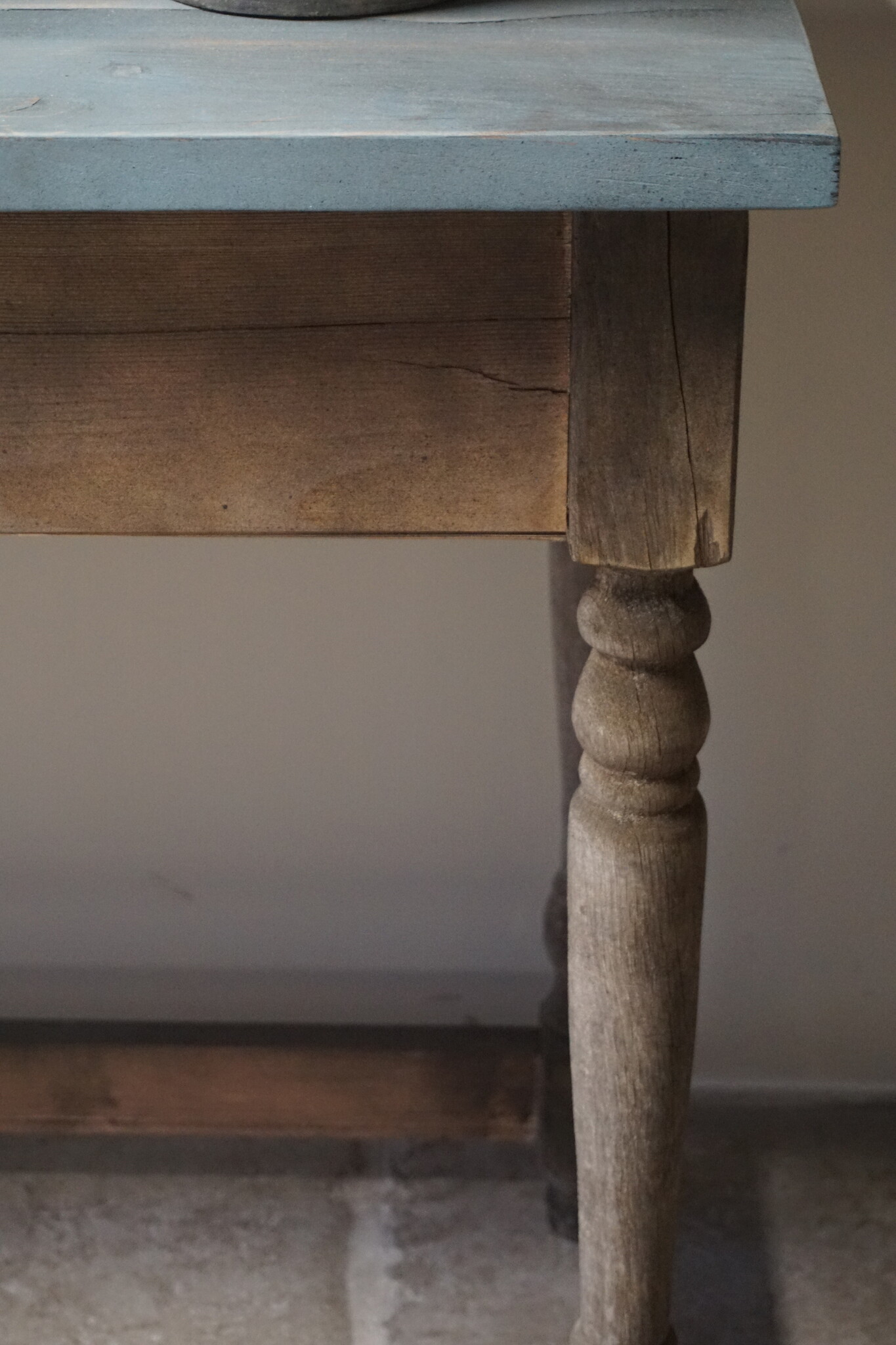 Rene Houtman Sidetable Recycled | Gekrulde Poot | Eikenhout | H90,5 x B120 x D59,5 cm