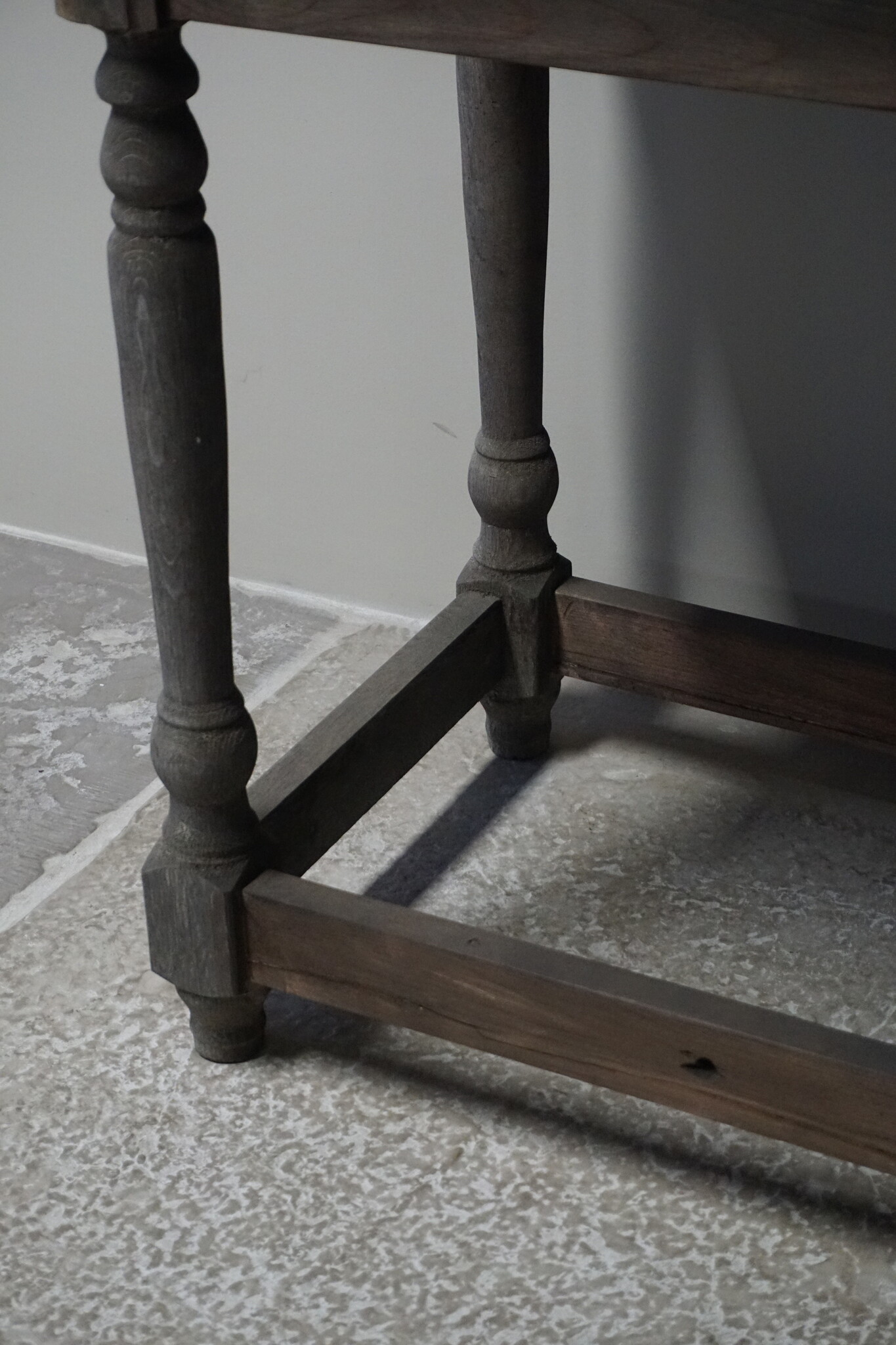 Rene Houtman Sidetable Recycled | Gekrulde Poot | Eikenhout | H90,5 x B120 x D59,5 cm