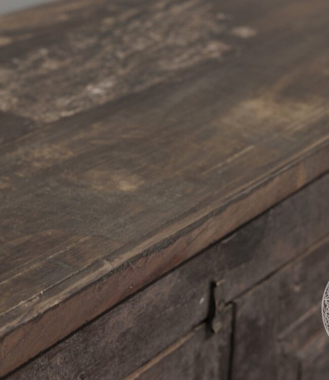 Be-Uniq Antiek Dressoir | India | H57xB136xD38 Cm