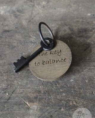 Be-Uniq Sleutel met tekst C | Balance