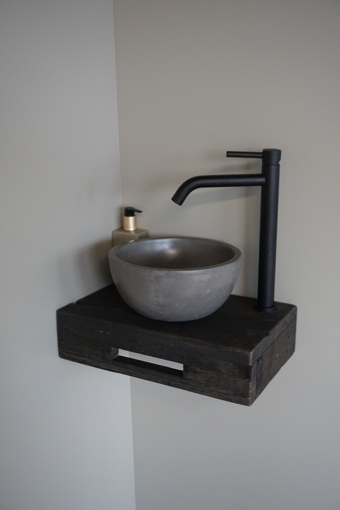 Rene Houtman Oakie Dark Toiletmeubel Zwevend Handdoekhouder