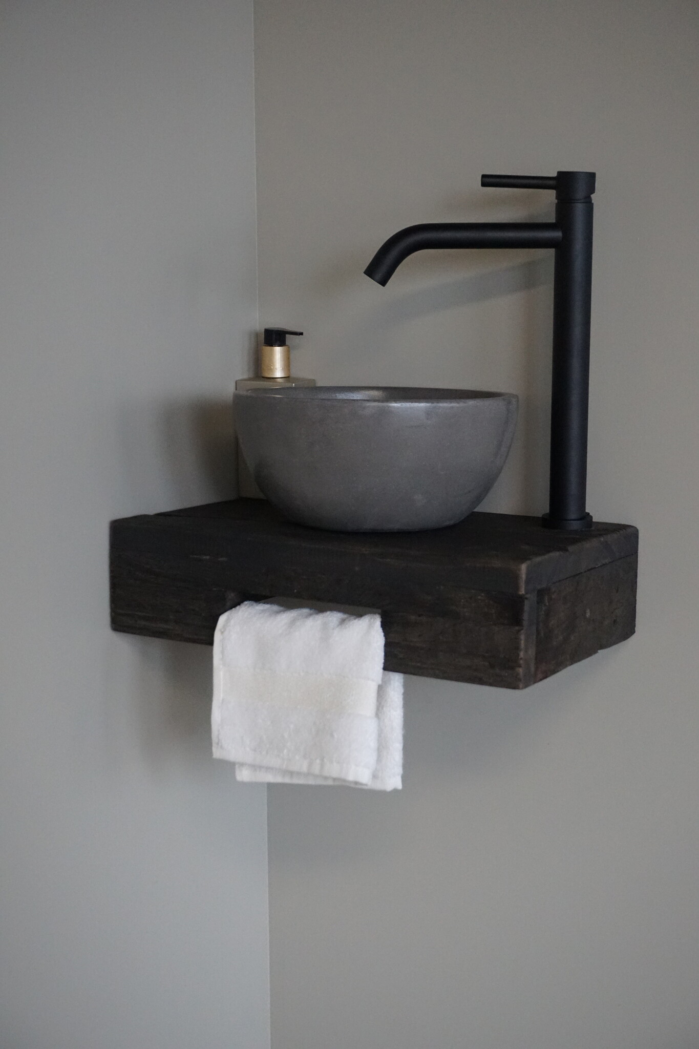 Rene Houtman Oakie Dark Toiletmeubel Zwevend Handdoekhouder