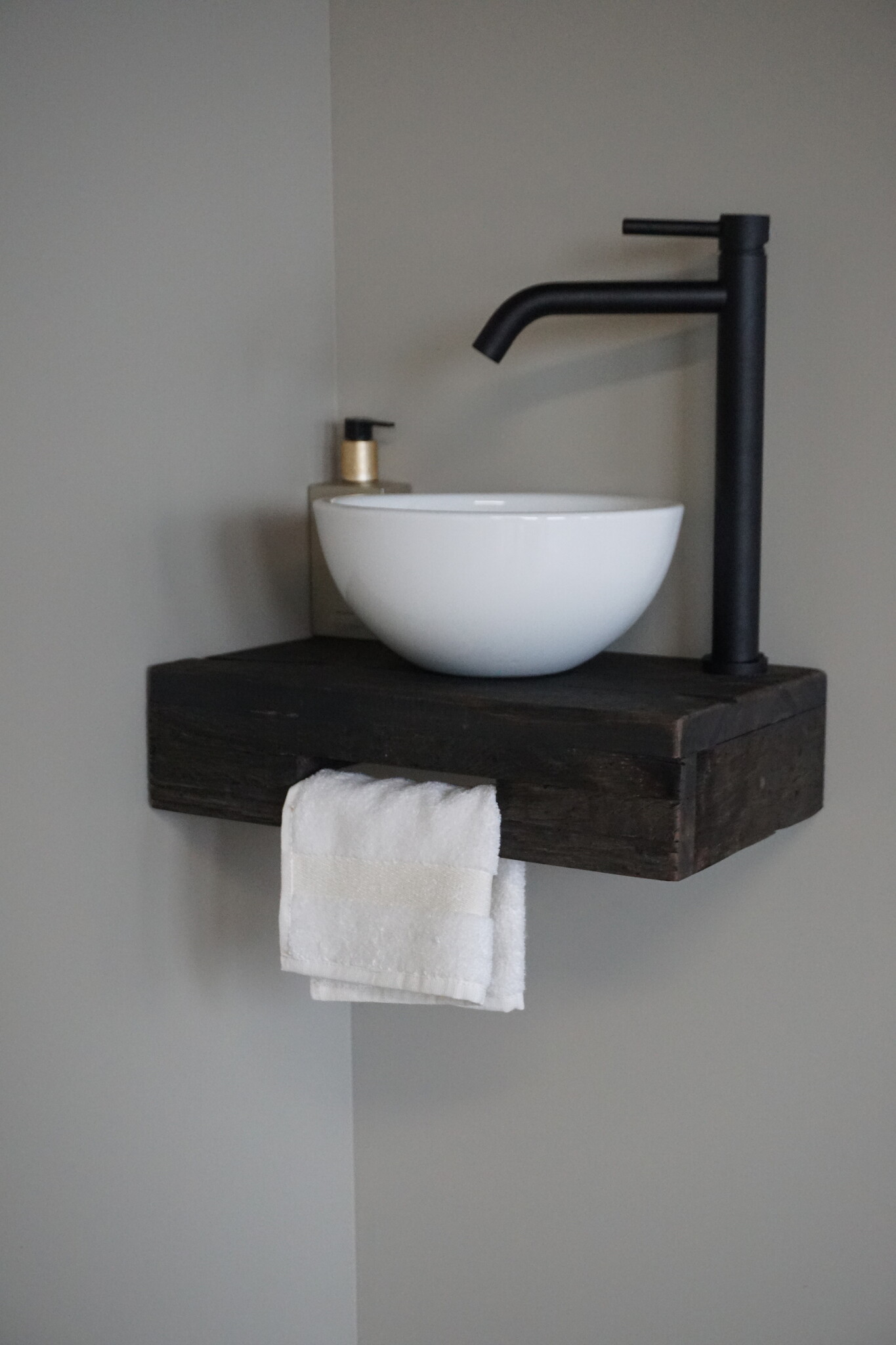 Rene Houtman Oakie Dark Toiletmeubel Zwevend Handdoekhouder