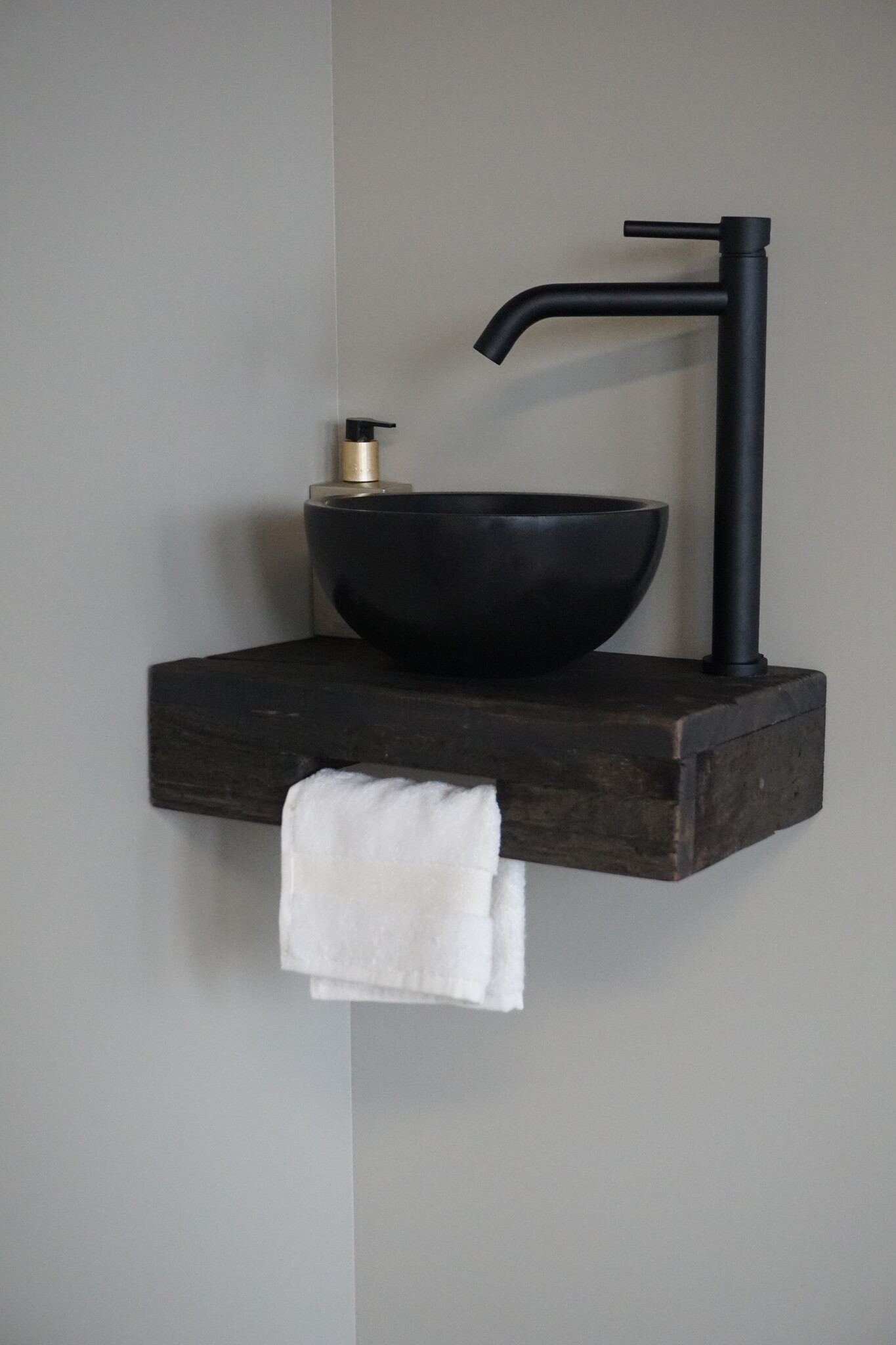 Rene Houtman Oakie Dark Toiletmeubel Zwevend Handdoekhouder