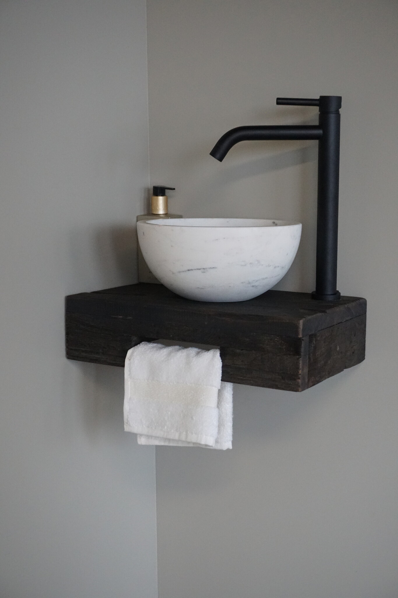 Rene Houtman Oakie Dark Toiletmeubel Zwevend Handdoekhouder