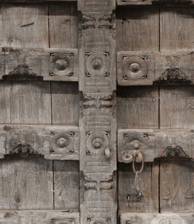 Be-Uniq Oude Deur | India | H188 x B136 x D14 Cm