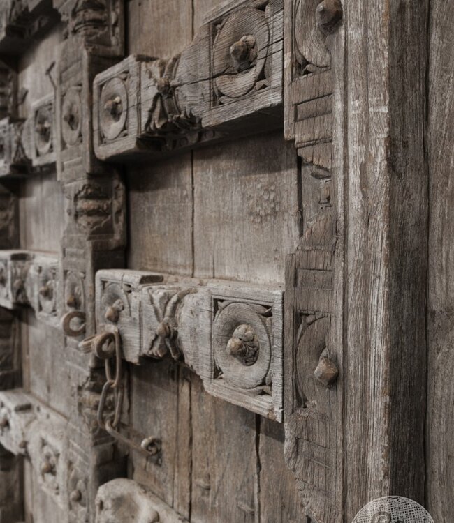 Be-Uniq Oude Deur | India | H188 x B136 x D14 Cm