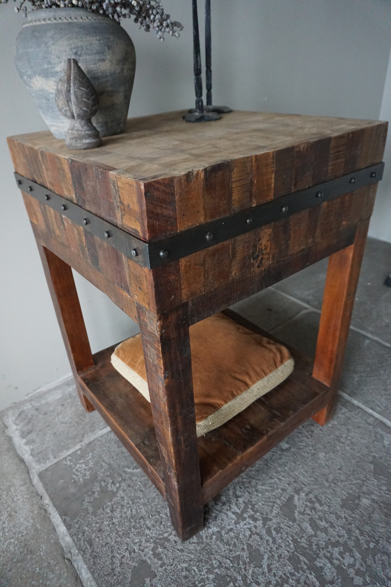 Rene Houtman Hakblok Tafeltje | Oud Teak | H87 x B60 cm
