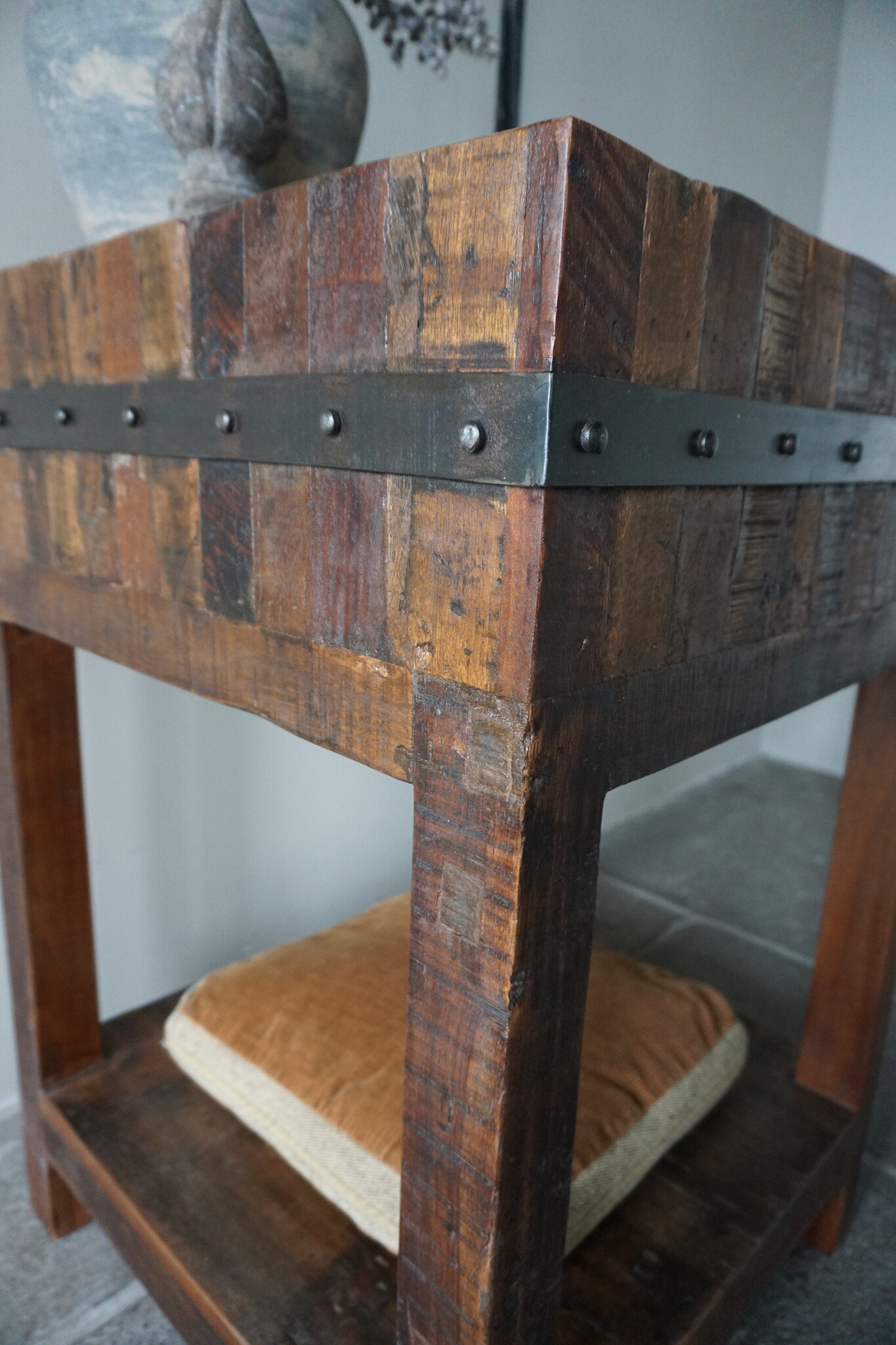 Rene Houtman Hakblok Tafeltje | Oud Teak | H87 x B60 cm