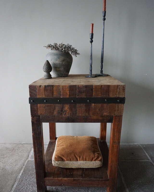 Rene Houtman Hakblok Tafeltje | Oud Teak | H87 x B60 cm
