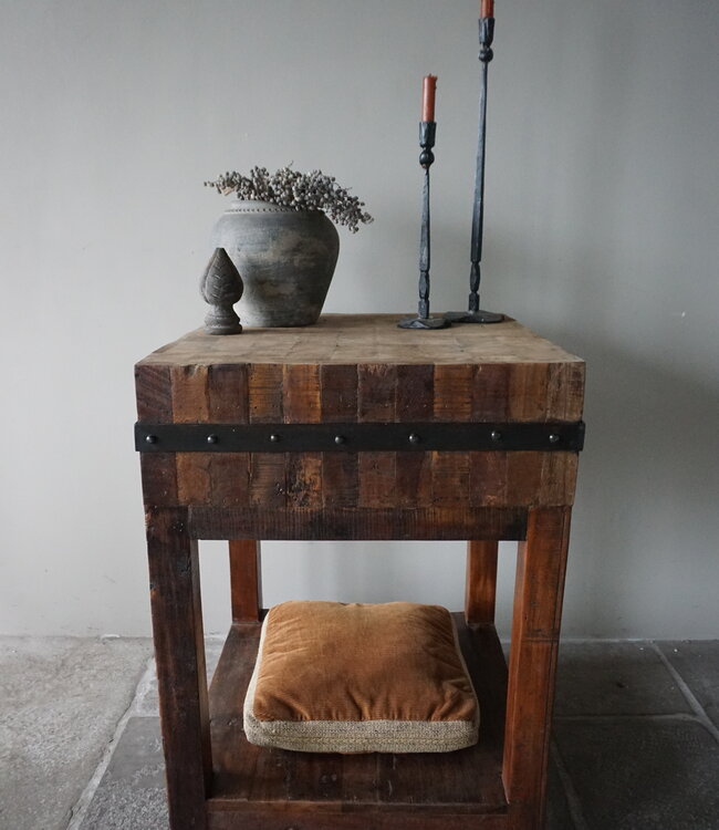 Rene Houtman Hakblok Tafeltje | Oud Teak | H87 x B60 cm