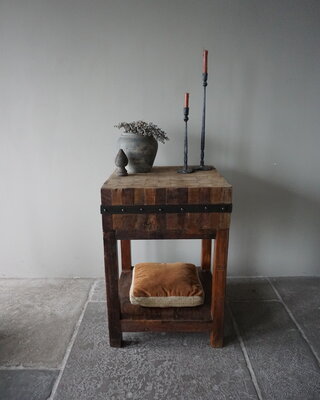 Rene Houtman Hakblok Tafeltje | Oud Teak | H87 x B60 cm
