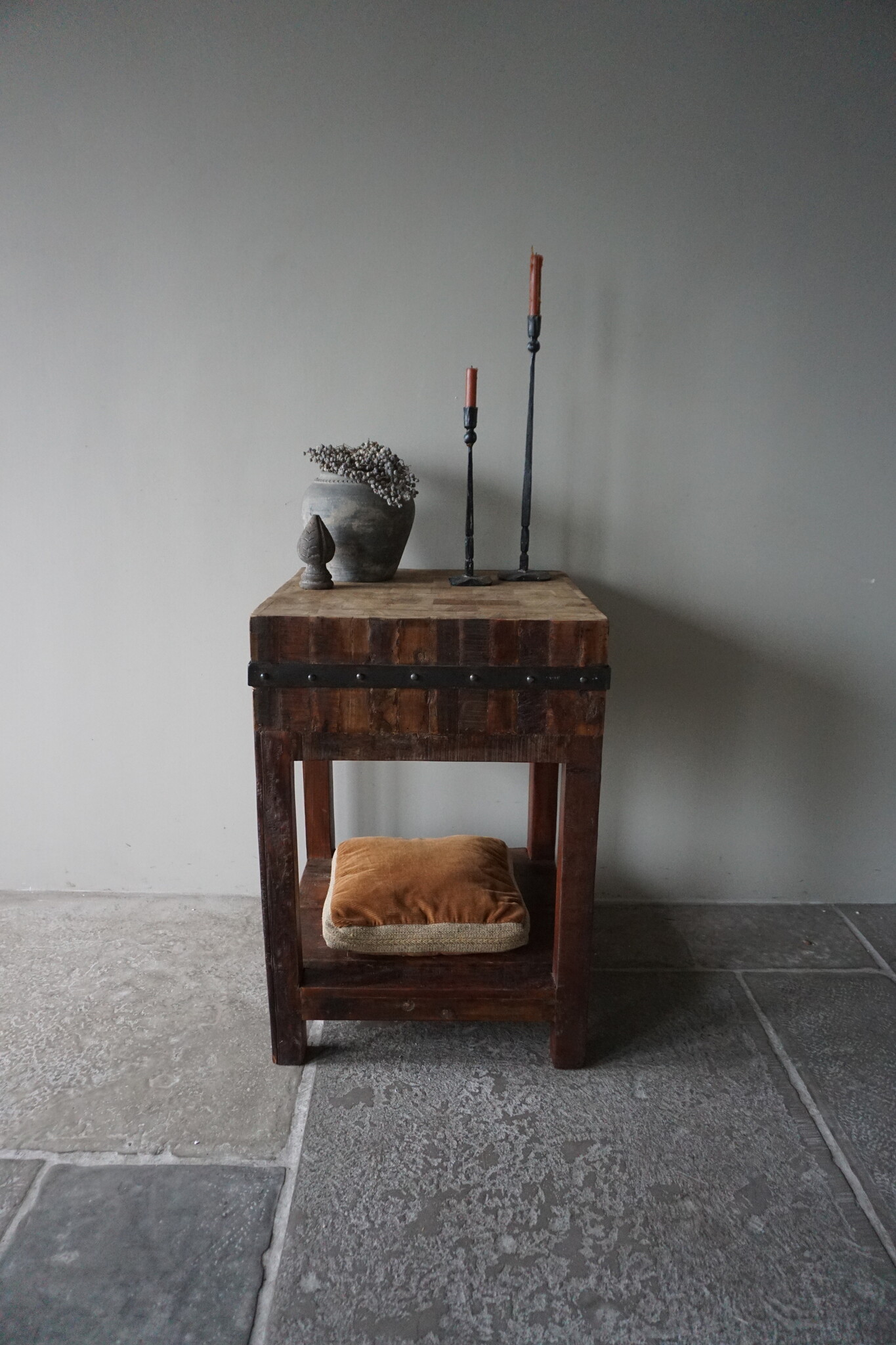 Rene Houtman Hakblok Tafeltje | Oud Teak | H87 x B60 cm