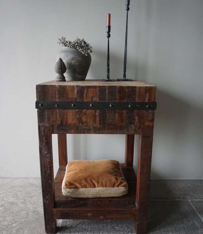 Rene Houtman Hakblok Tafeltje | Oud Teak | H87 x B60 cm