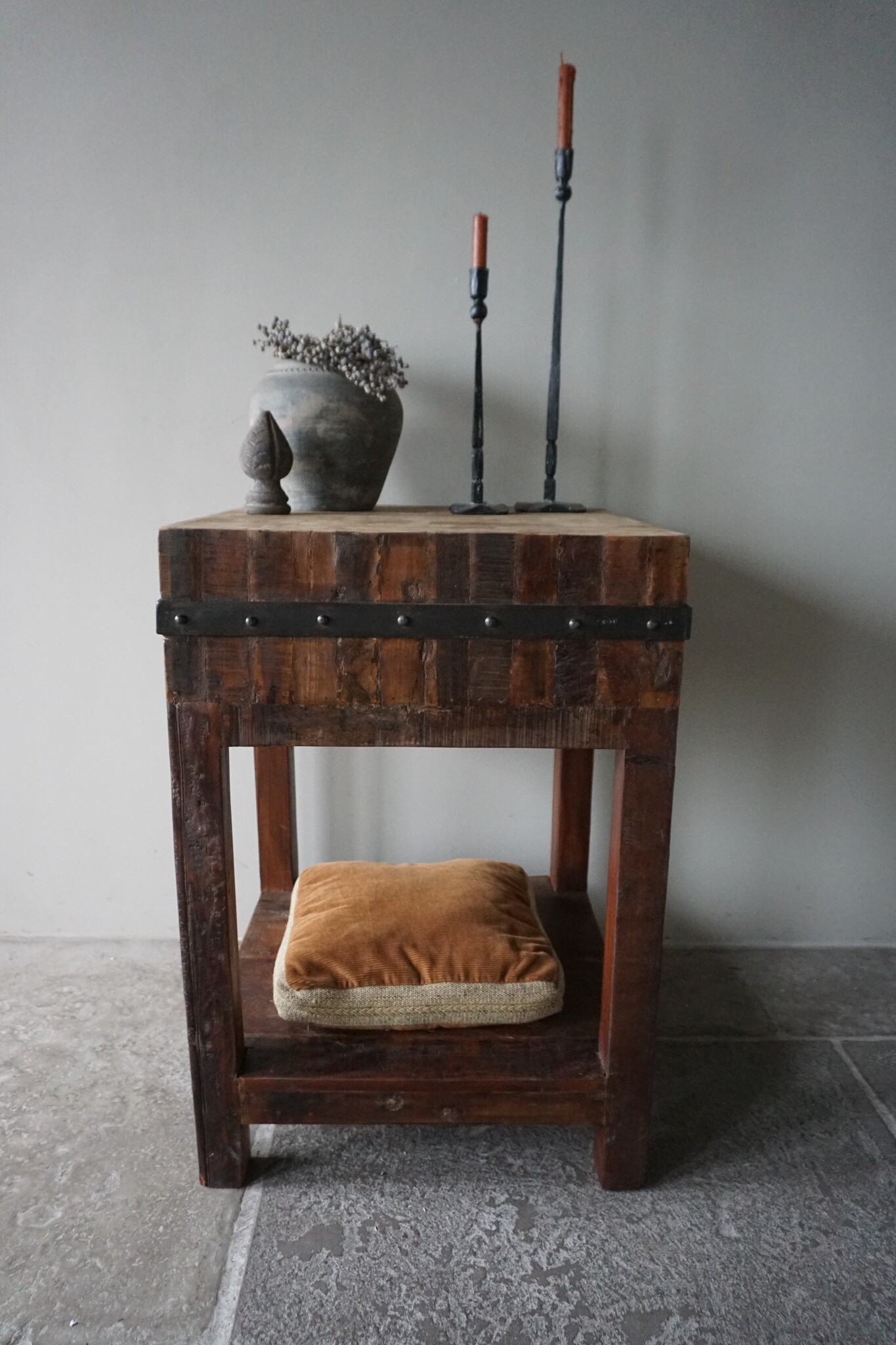 Rene Houtman Hakblok Tafeltje | Oud Teak | H87 x B60 cm