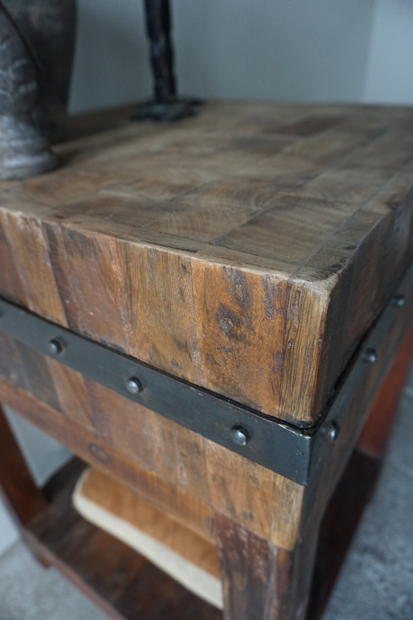 Rene Houtman Hakblok Tafeltje | Oud Teak | H87 x B60 cm