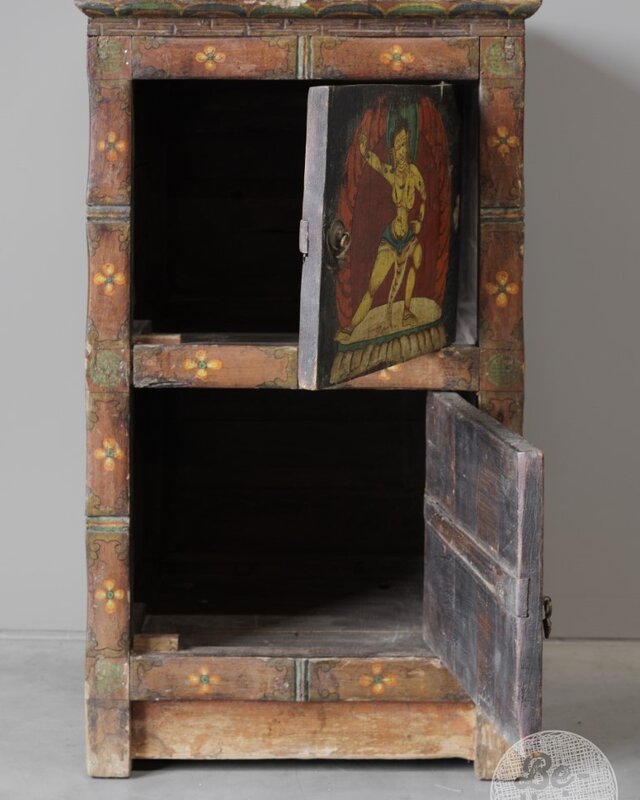 Be-Uniq Antiek Kleurrijk Kastje | Tibet | H91xB50xD49 Cm