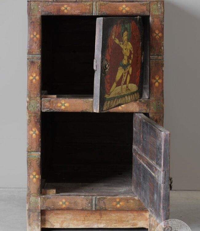 Be-Uniq Antiek Kleurrijk Kastje | Tibet | H91xB50xD49 Cm