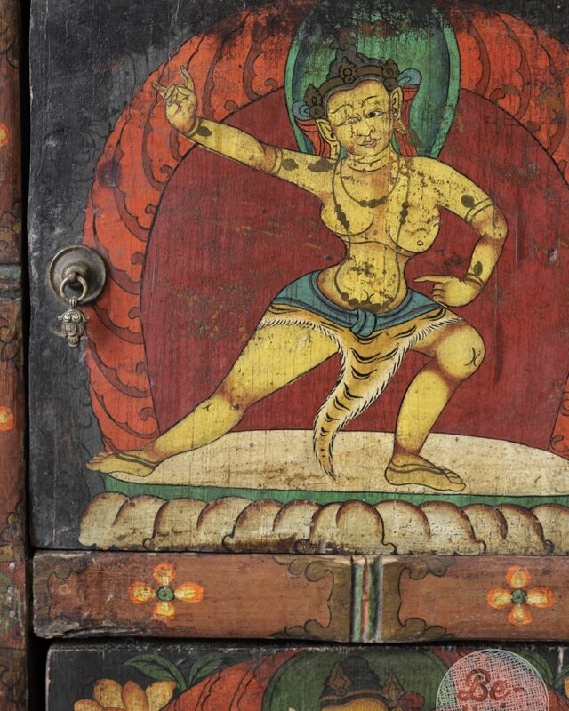 Be-Uniq Antiek Kleurrijk Kastje | Tibet | H91xB50xD49 Cm