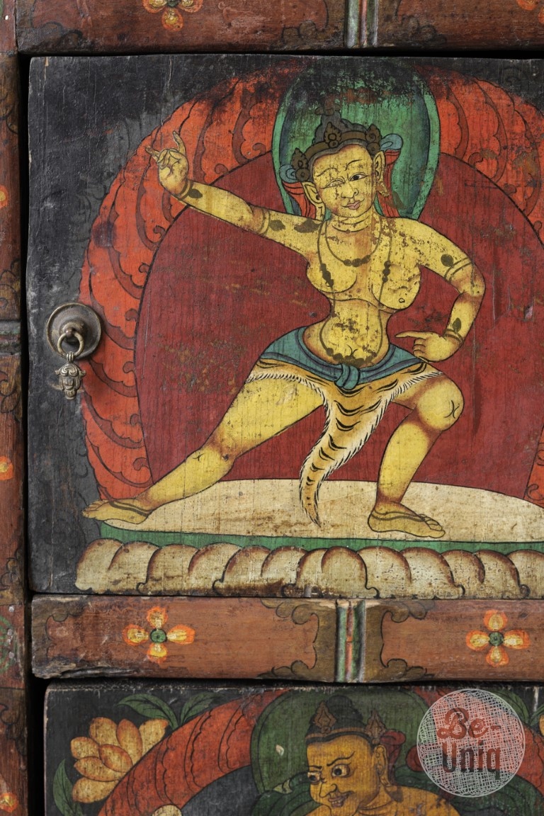 Be-Uniq Antiek Kleurrijk Kastje | Tibet | H91xB50xD49 Cm