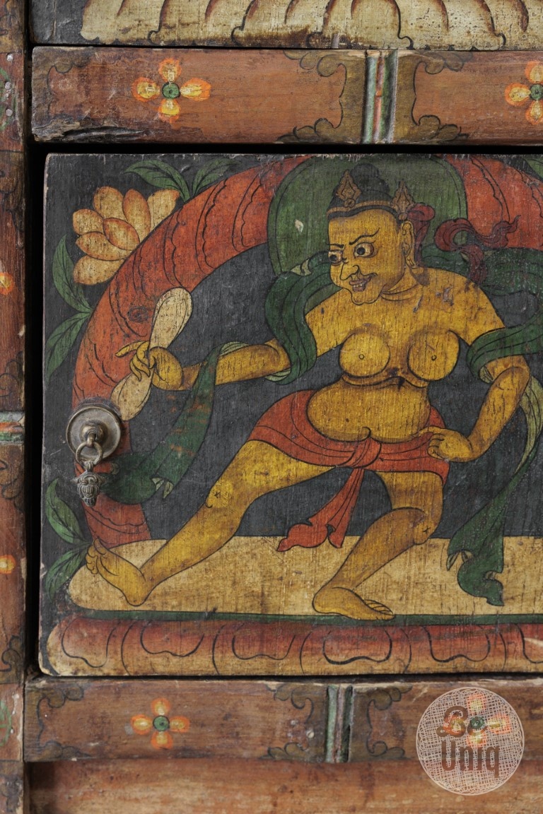 Be-Uniq Antiek Kleurrijk Kastje | Tibet | H91xB50xD49 Cm