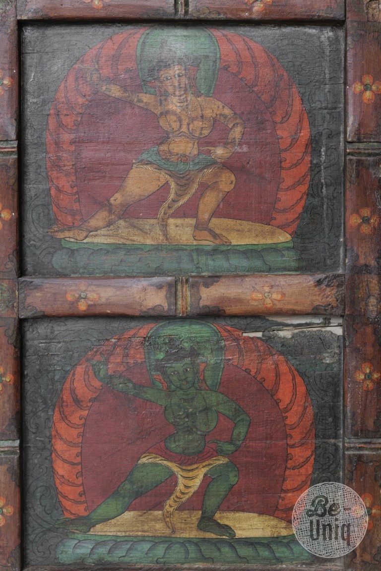 Be-Uniq Antiek Kleurrijk Kastje | Tibet | H91xB50xD49 Cm