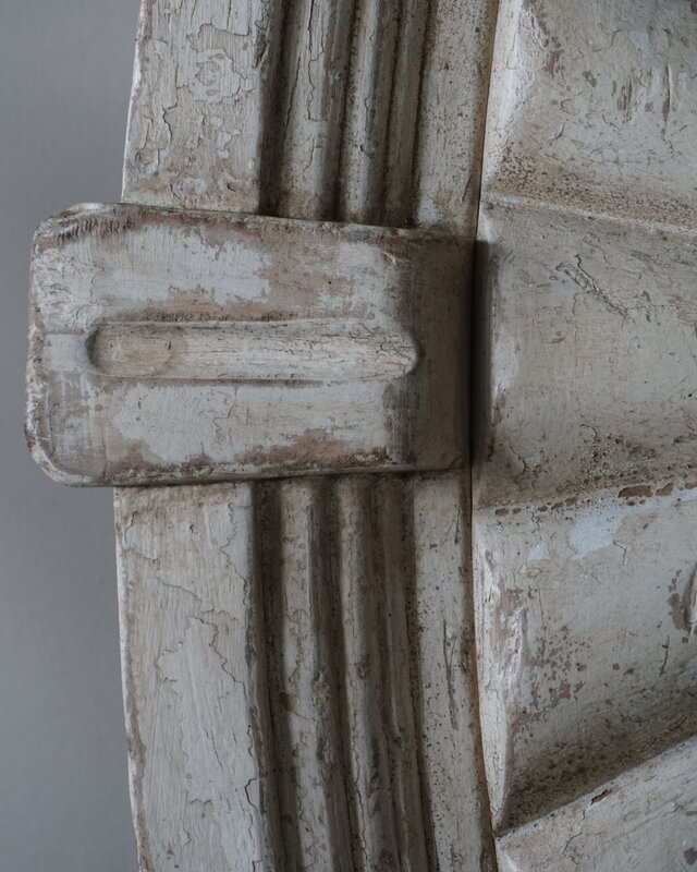 Rene Houtman Houten Medaillon | Gebroken Wit | H122 x B70 cm