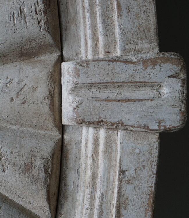 Rene Houtman Houten Medaillon | Gebroken Wit | H122 x B70 cm