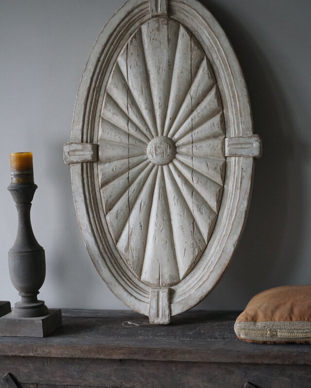 Rene Houtman Houten Medaillon | Gebroken Wit | H122 x B70 cm