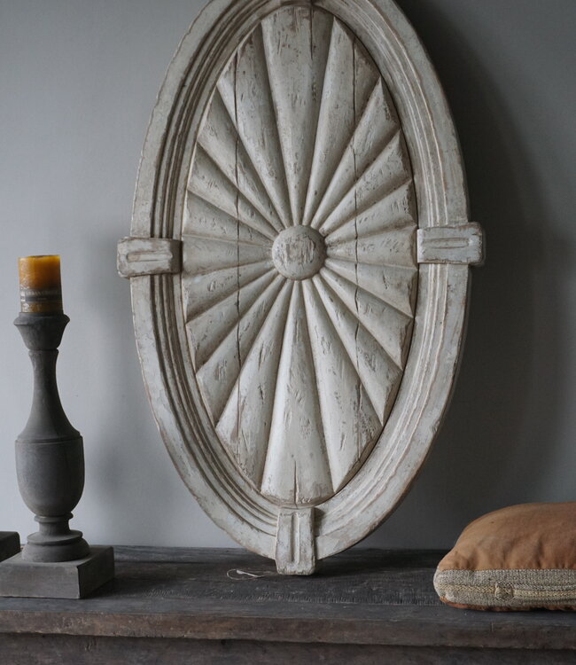 Rene Houtman Houten Medaillon | Gebroken Wit | H122 x B70 cm