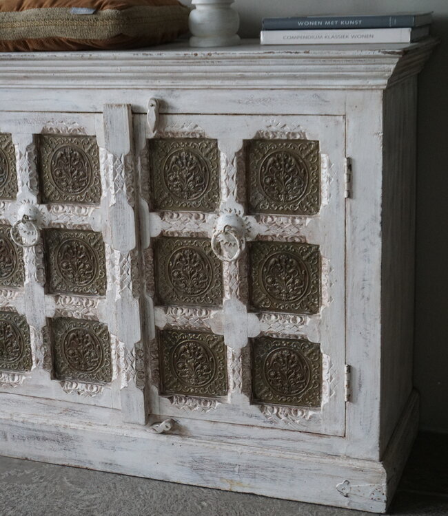 Rene Houtman Oud Houten Dressoir | India | H93,5 x B217 x D45,5 cm