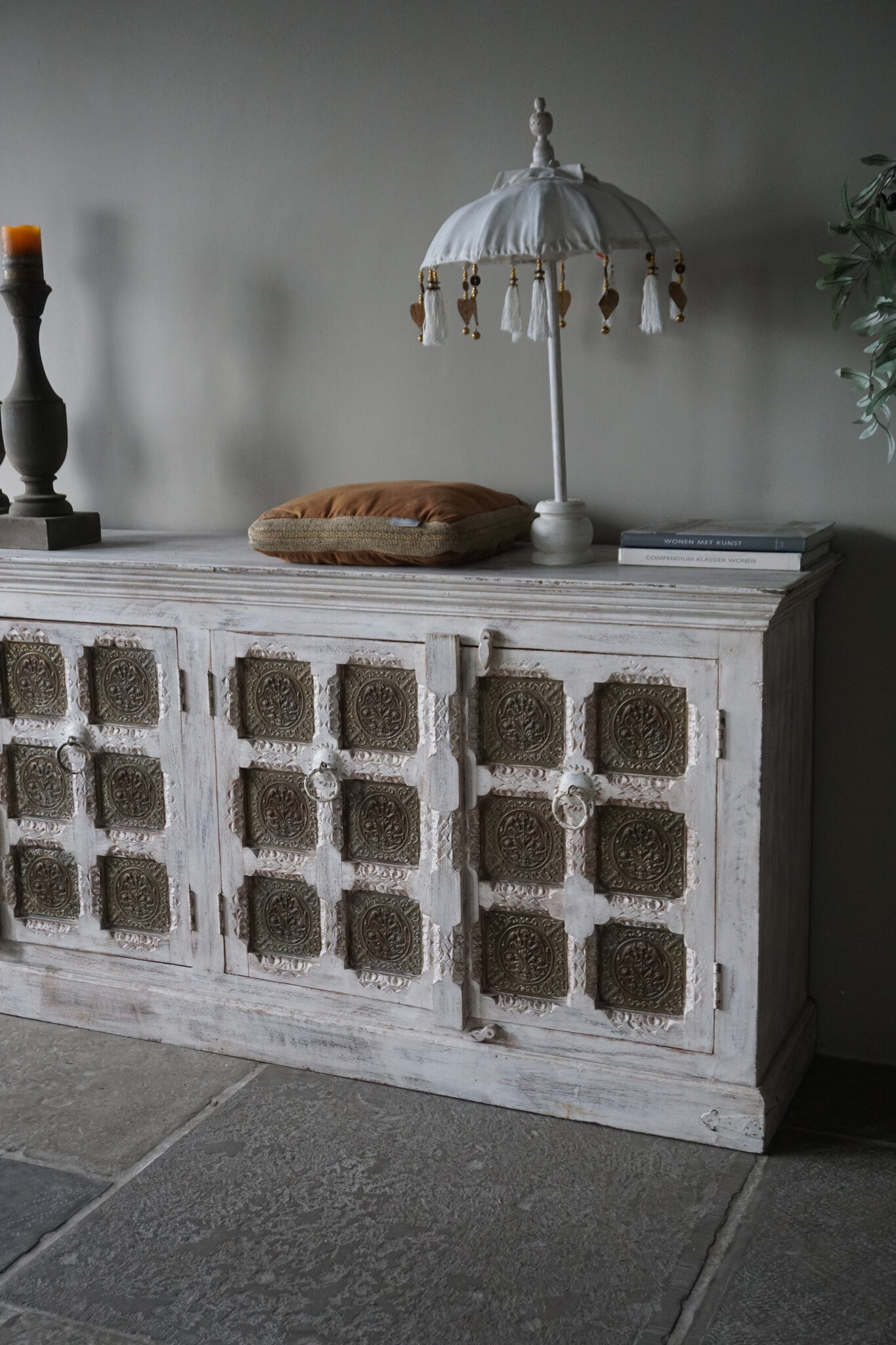 Rene Houtman Oud Houten Dressoir | India | H93,5 x B217 x D45,5 cm