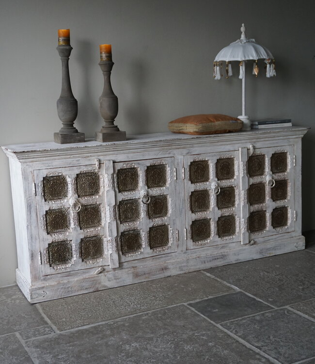 Rene Houtman Oud Houten Dressoir | India | H93,5 x B217 x D45,5 cm