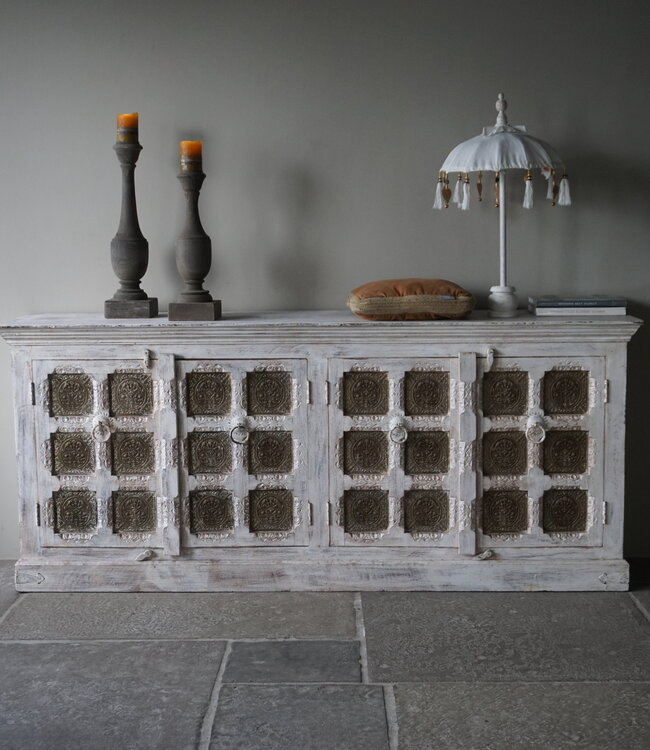 Rene Houtman Oud Houten Dressoir | India | H93,5 x B217 x D45,5 cm