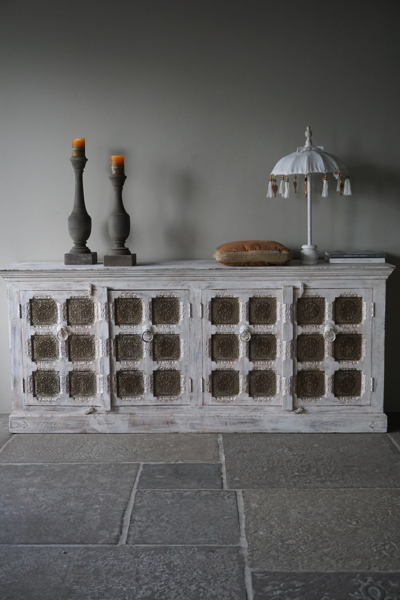 Rene Houtman Oud Houten Dressoir | India | H93,5 x B217 x D45,5 cm