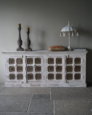 Rene Houtman Oud Houten Dressoir | India | H93,5 x B217 x D45,5 cm