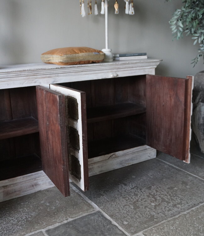 Rene Houtman Oud Houten Dressoir | India | H93,5 x B217 x D45,5 cm