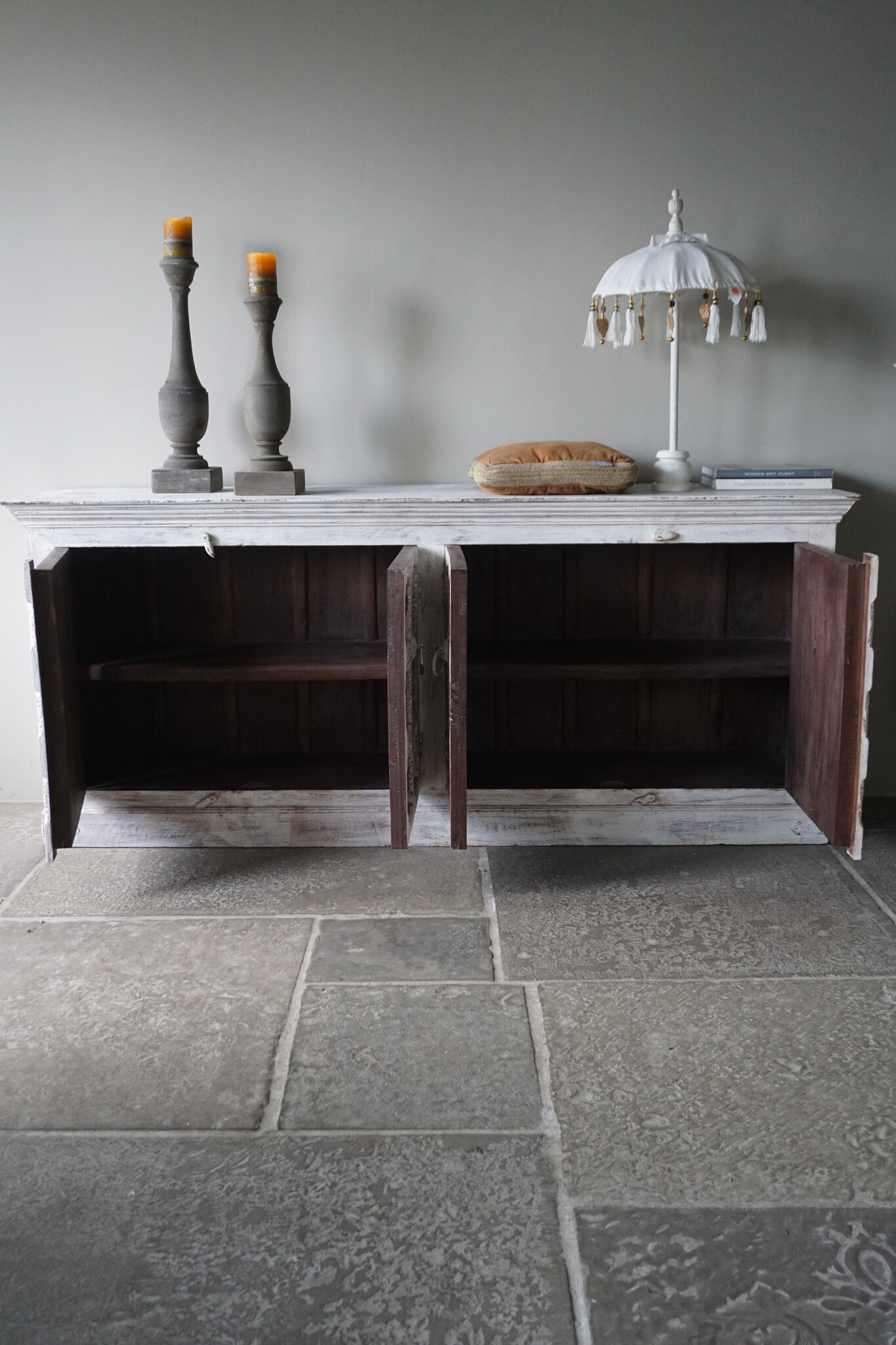Rene Houtman Oud Houten Dressoir | India | H93,5 x B217 x D45,5 cm