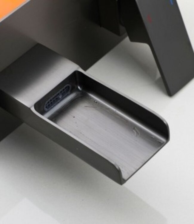 Rene Houtman Inbouw Waterval Mengkraan | Gun Metal