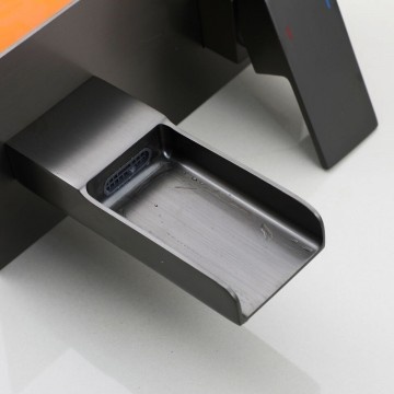 Rene Houtman Inbouw Waterval Mengkraan | Gun Metal