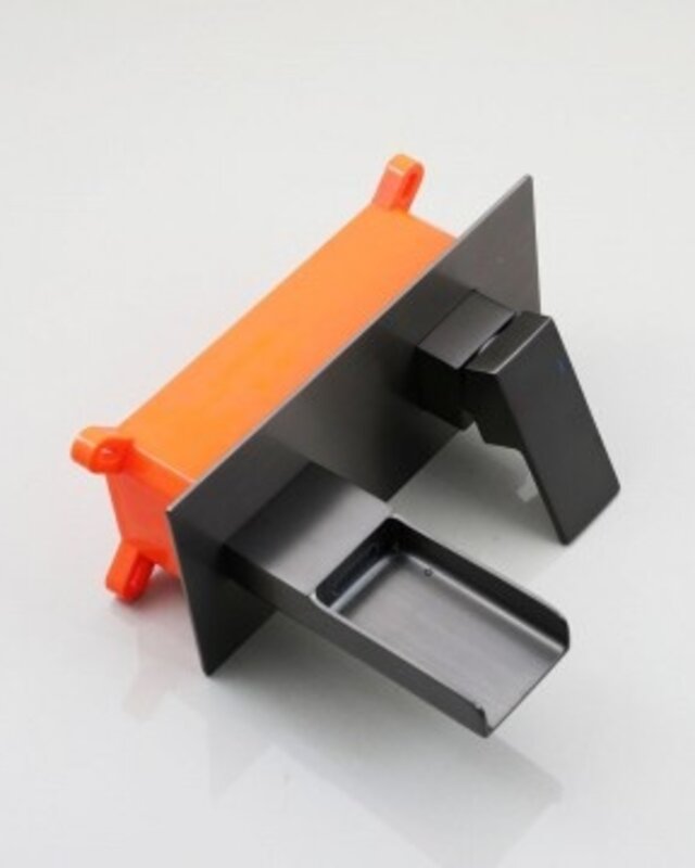 Rene Houtman Inbouw Waterval Mengkraan | Gun Metal