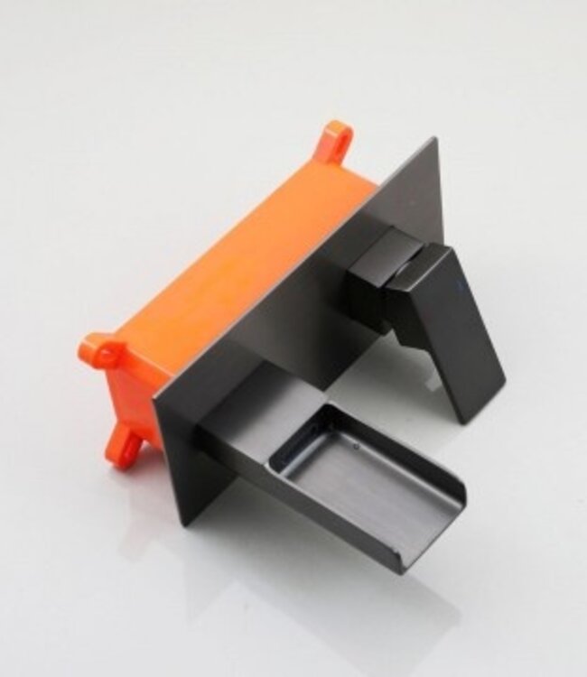 Rene Houtman Inbouw Waterval Mengkraan | Gun Metal