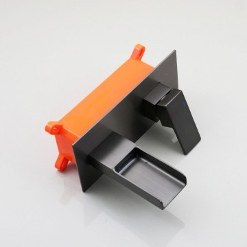 Rene Houtman Inbouw Waterval Mengkraan | Gun Metal