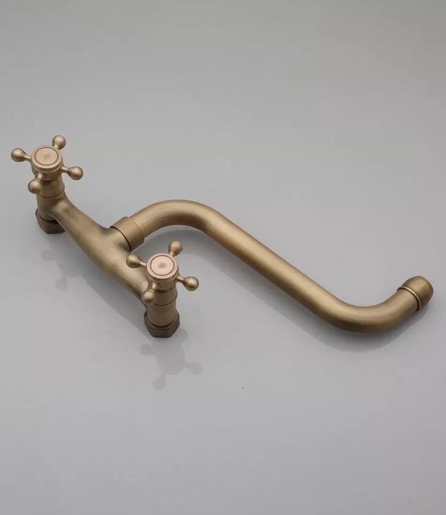 Rene Houtman Nostalgische Bronzen Muurkraan met Draaibare Uitloop