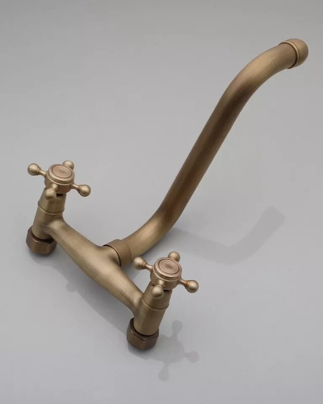 Rene Houtman Nostalgische Bronzen Muurkraan met Draaibare Uitloop