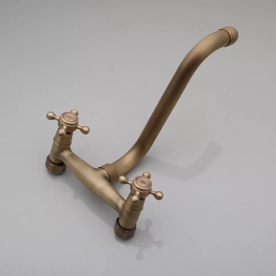 Rene Houtman Nostalgische Bronzen Muurkraan met Draaibare Uitloop