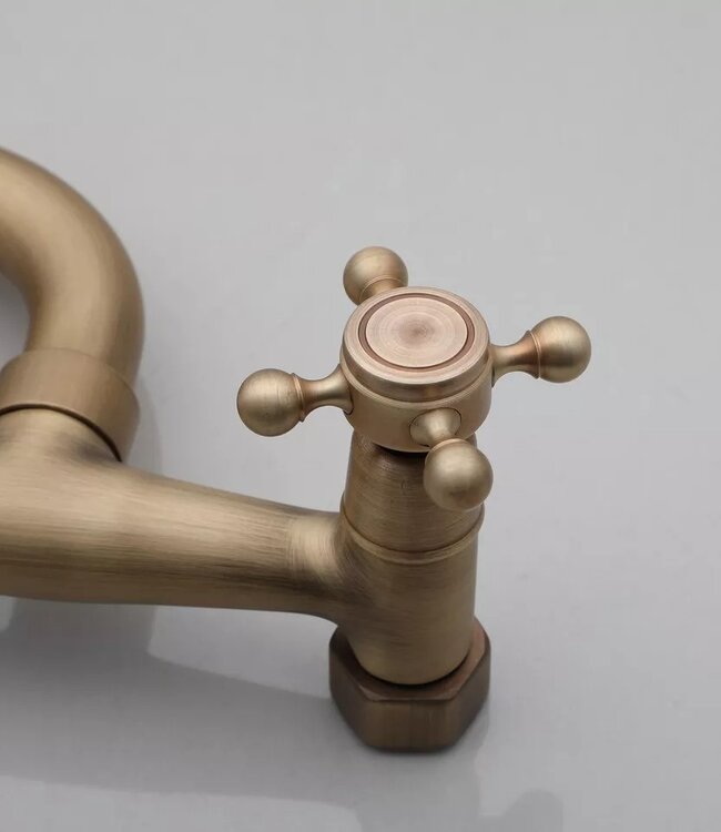 Rene Houtman Nostalgische Bronzen Muurkraan met Draaibare Uitloop